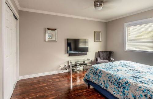 Spacious 5BR San Jose Home w Parking & Backyard - Foto 37