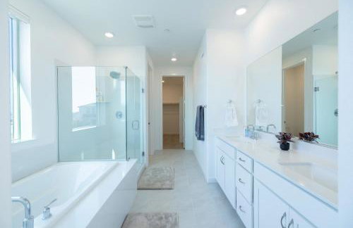 Modern Charming 4BR Home, Family Friendly, Office Space, Fast WiFi, Free Parking - Foto 27