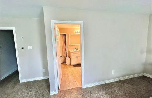 Black and White Retreat 8min to downtown - Foto 20