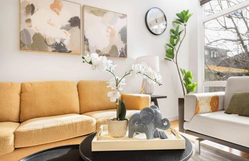 Designer Fremont Retreat w Mount Views & Office - Photo 6