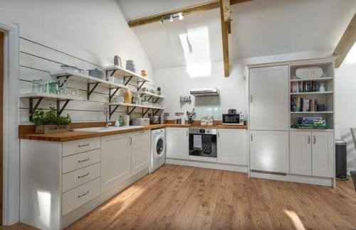 Gilliflower 1 bedroom cottage at Trethwale Barns Holiday Home - Photo 3