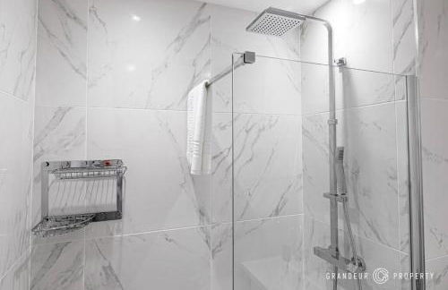 Central Park Suite by Grandeur Property - Photo 30