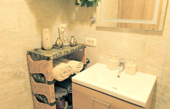 Chic and Elegant Flat Near Beach in Montenegro - Photo 27