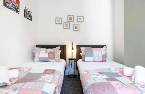 Earp House - Air Host & Stay - Sleeps 7 - Foto 13