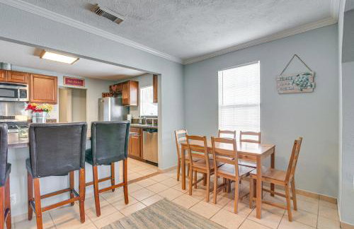 Less Than 1 Mi to Beach! Family-Friendly Galveston Home - Foto 7