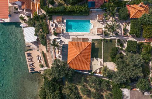 Apartments by the Beach with Pool and Lounge Beds - Miral Apartments - Foto 12