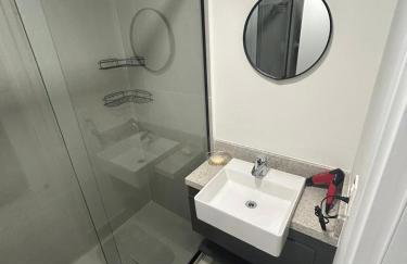 Skyline Porto Alegre - Onde o Conforto Encontra a Localização Perfeita no coração de um bairro nobre de Porto Alegre com Acesso fácil aos melhores restaurantes lojas e atrações - Foto 11