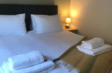 The Lodge - Photo 16