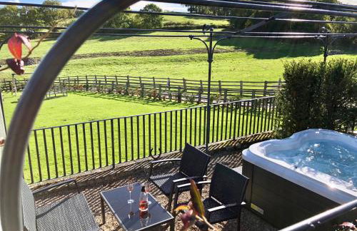 Cosy 2 bedroom apartment, terrace with Hot Tub 8am - 10pm plus private daily use of indoor pool and sauna 1 hour - Photo 15