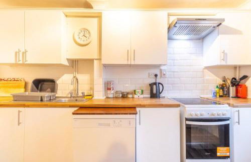 NEW! 2BR House in Leamington Spa by Clarendon Stays , Ideal for Professionals, Free Parking, WiFi, Smart TV! - Foto 8