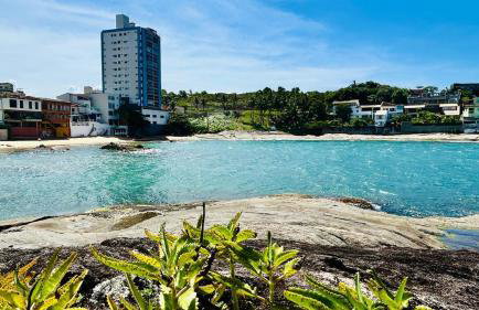 Apartamento Pé na Areia e águas tranquilas no centro de Guarapari - Foto 30