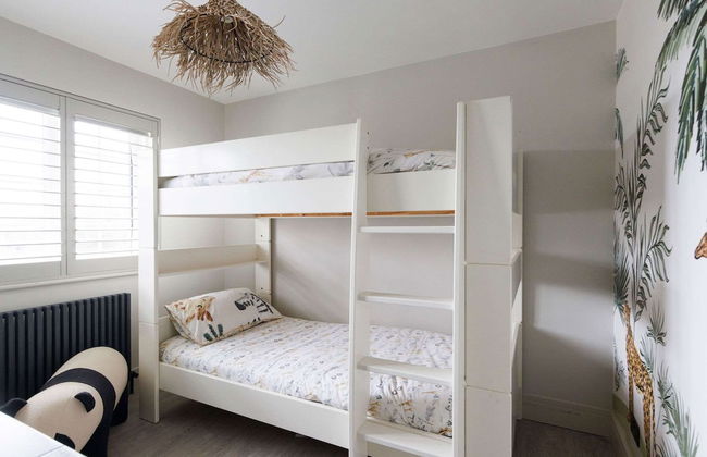 Stylish 4 Bed Home Close to Beach - Foto 33