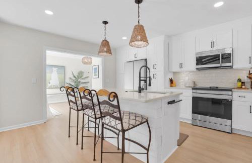 NEW! The White House, with 2 King Ensuites close to Parris Island and Downtown - Foto 3