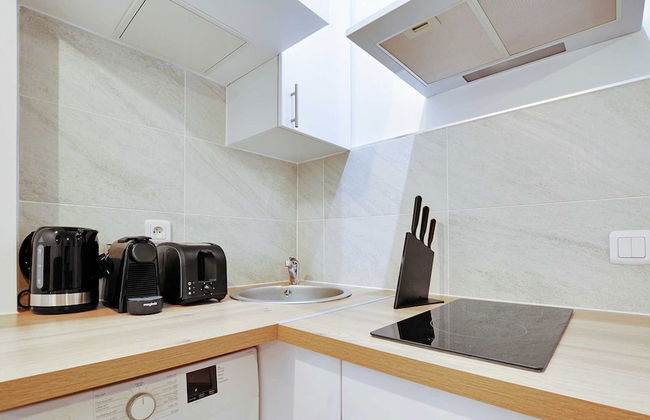 Chic Apartment in Paris for Couple - Photo 5