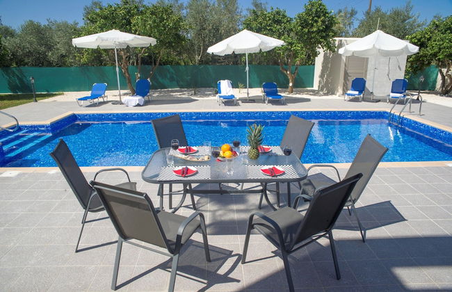 Stunning new Beach Front Villa,1st Line to the Beach, Large Pool, Wonderful Area - Foto 53