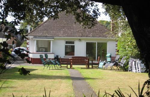 AVON BEACH RETREAT by BOURNECOAST- A Lovely Bungalow by the Sea with a Garden and Parking - HB2087 - Foto 12