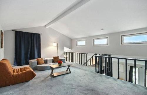 Stylish 2BR Loft Near ISU Hospitals & Downtown - Foto 1