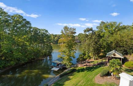 Lakefront 6bdr, Priv Dock, Game Room, Firepit Jake's Lake House by Avantstay - Foto 112