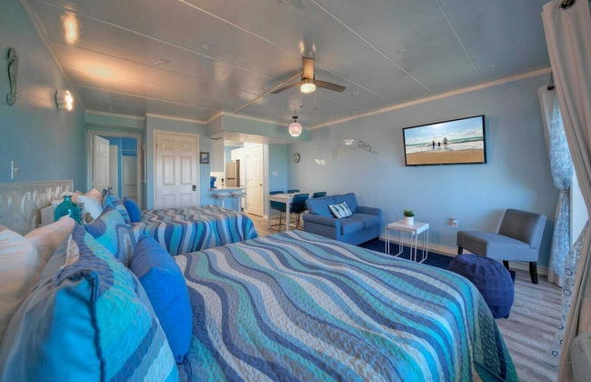 Oceanfront Condo w/ Private Balcony Pool + Tennis Bubbly Blew by Avantstay - Foto 15