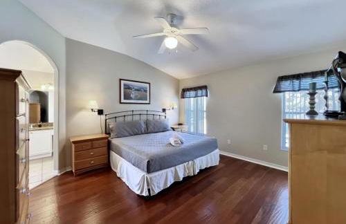 Lovely Lakeside 4-bed Pool Home At Villa Sol-3125 4 Bedroom Home by RedAwning - Foto 32