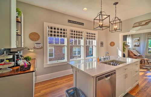 Modern, Sun-Lit Retreat with Fire Pit and Yard! - Foto 13