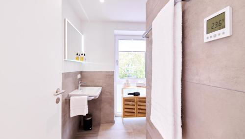 Xzllenz - 4 Schlafzimmer, Zentral, Parken, U-Bahn, 2 Bäder, 4 Smart-TV, optional Einzelbett - Foto 5