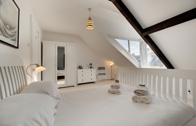 Percy Apartments - By Week2Week - Photo 4