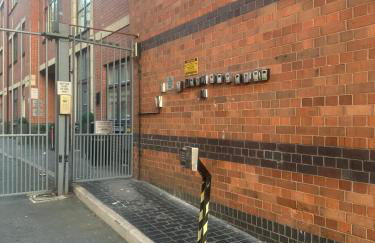 2 Beds Mint drive With Secure car Or Van Park w WiFi-Netflix No Deposit Required - Foto 29