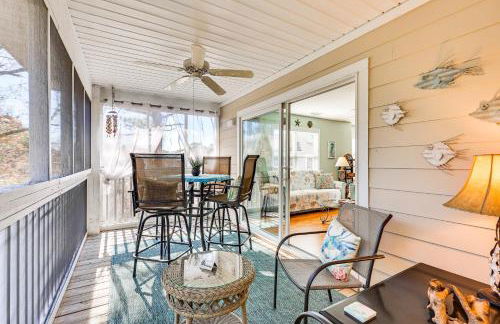 Marina and Beach Club Access Condo in Southport - Foto 1