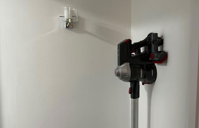 Stylish 1BR Apt w/ Fireplace & High-speed Wifi - Foto 1