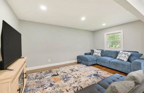 Hampton Bays Retreat Walk to Squires Beach! - Foto 2