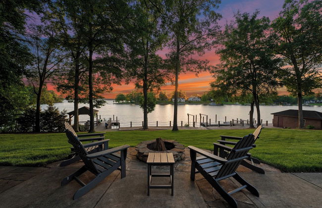 Private Dock, Hot Tub, Game Room, Firepit Sunset Shores Resort The Homestead - Foto 7