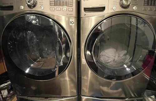 Luxury 3BR Hillside Retreat wAC Panoramic View - Photo 25