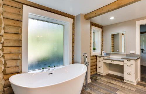 Gorgeous Long Lake Home with Dock, Kayak, SUP and More - Foto 15