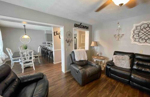 Beechside Breeze Luxury Condo with Pool Hot tub - Foto 1