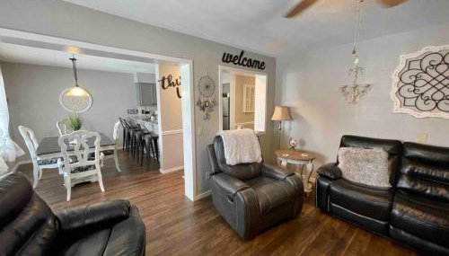 Beechside Breeze Luxury Condo with Pool Hot tub - Foto 1