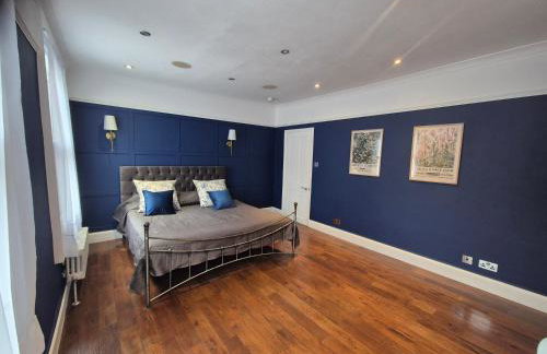 Bright 4 double bedroom victorian house - Photo 15