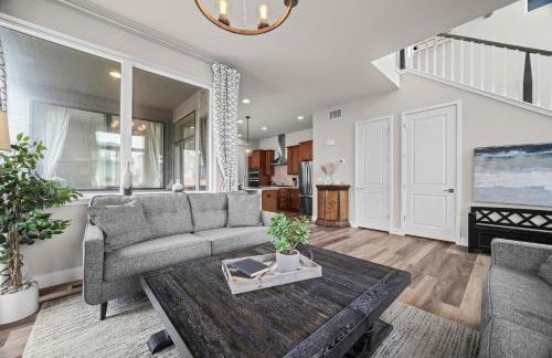 Rooftop Sunset Escape BBQ & Billiards Sleeps 8 - Foto 9