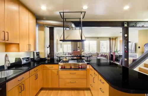 Two Bedroom, Two Newly Renovated Bathrooms, Deck - Foto 2