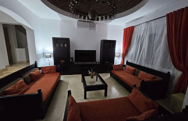 Villa - Sleeps 6 - Heated Pool - Garden - Parking - Foto 16