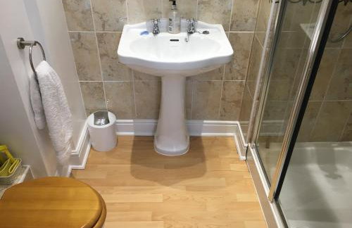 Luxury City Centre Apartment, Exeter. - Photo 13