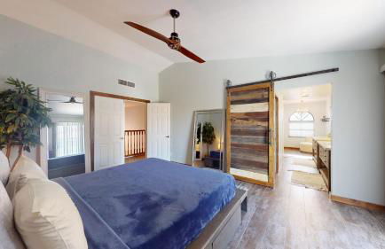 Beautiful Modern Home with Pool in Prime Strip Location - Foto 3