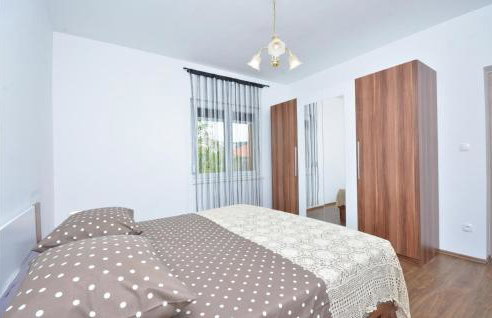 Four-Bedroom Apartment In Srinjine - Photo 17