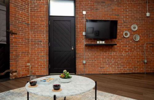 Jennifer's Historic Loft Glass Bedroom - Foto 23