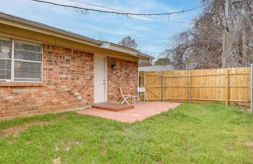 Near Globe Life and ATandT! Convenient Unit with Patio - Foto 23
