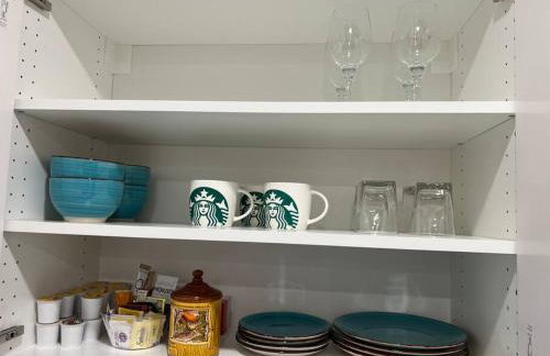 Adorable new studio with free parking and WiFi - Foto 7