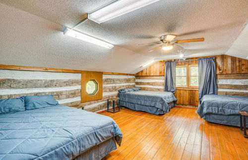 Historic Clark Cabin with Deck and Fishing Pond Access - Foto 20