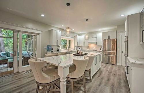 Luxury Family Home with Deck, Swim Spa and Grill! - Foto 8