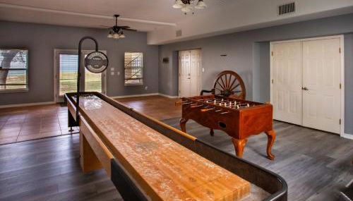 Lakefront 6BR Retreat w Dock & Game Room - Foto 2