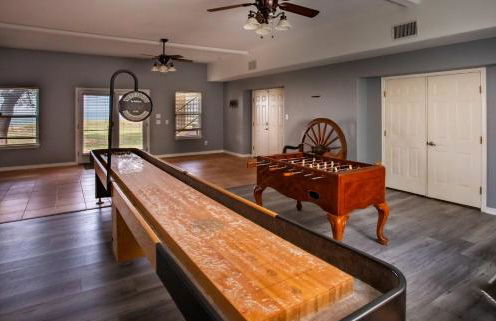 Lakefront 6BR Retreat w Dock & Game Room - Foto 2